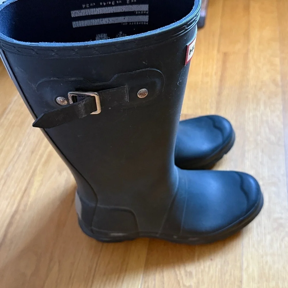 Hunter Classic sz 3 charcoal grey kids rain boots, great pre owned condition